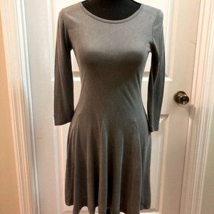 Hi-Line long sleeve fit & flare dress, great w/  boots &  scarf, scoop neck, XS